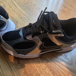 NEW nike Silver Boys Sneakers